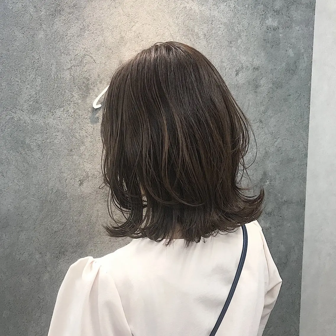 ミディアム アッシュ アッシュブラウン レイヤーカット カット ヘアカラー トリートメント 所渉/韓国レイヤー /ウルフカットのヘアスタイル