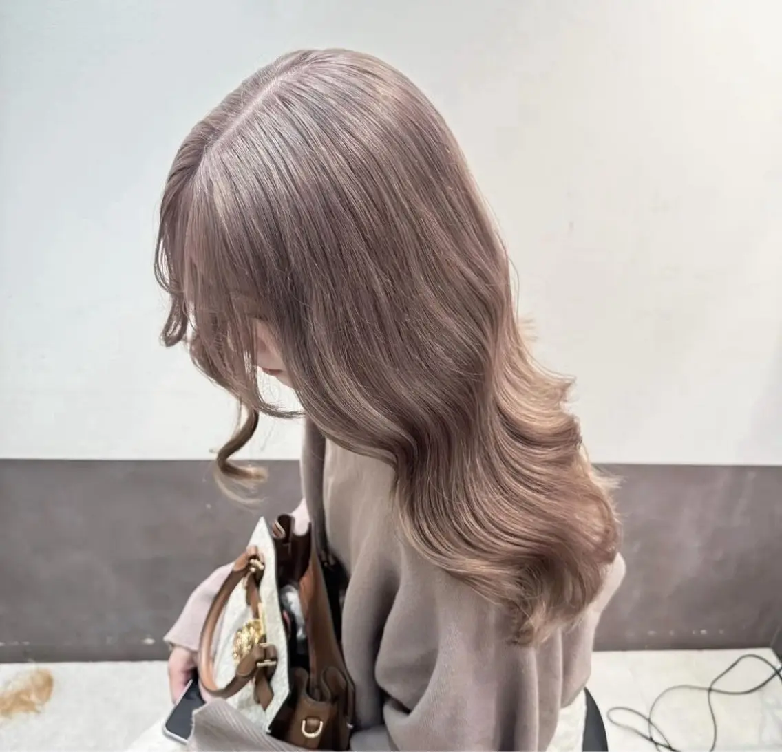 ミディアム 髪質改善 ヘアカラー 顔周りレイヤー/新宿 /モテ艶カラー/航介のヘアスタイル