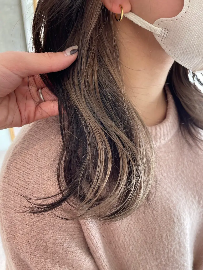 セミロング カラー ブリーチ イヤリングカラー 透明感カラー💐 スズキ カホのヘアスタイル