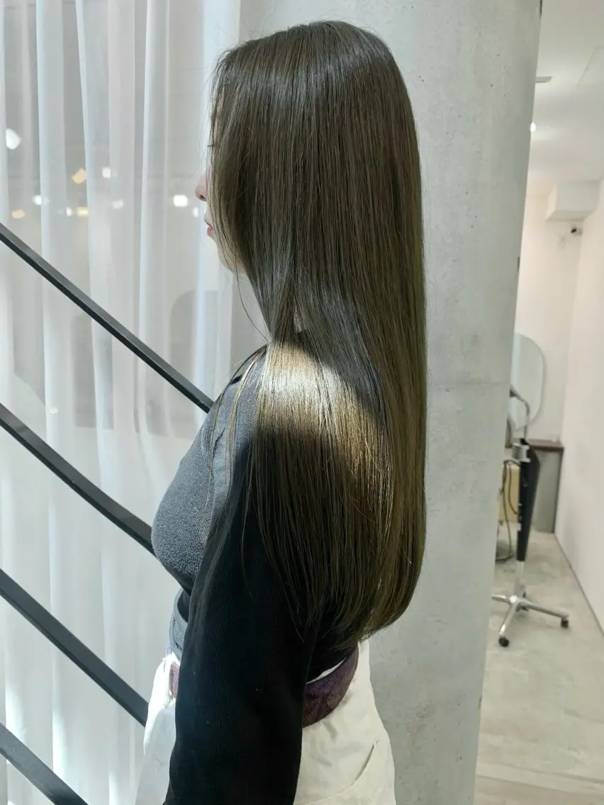 ロング カラー 透明感カラー オリーブカラー カット ヘアカラー トリートメント オカモト ハルカのヘアスタイル