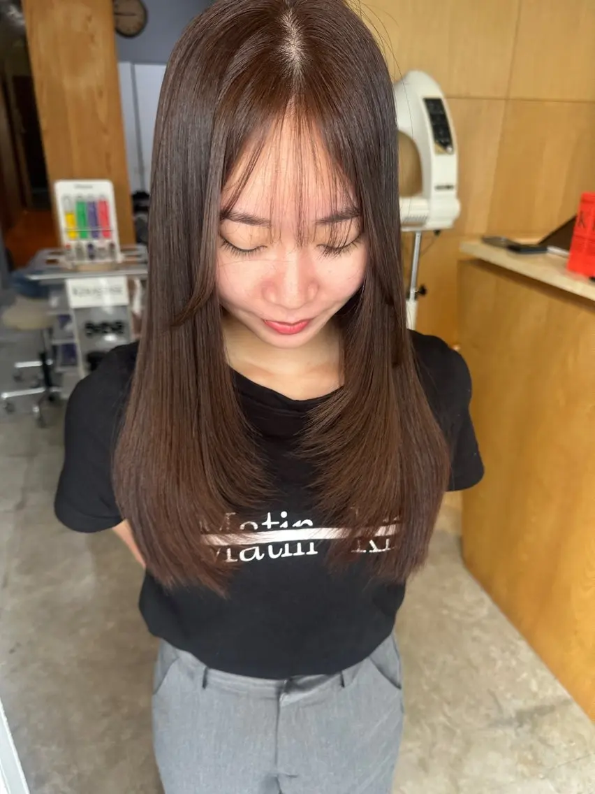 ミディアム レイヤーカット カット ヘアカラー トリートメント miloc MOMOKAのヘアスタイル