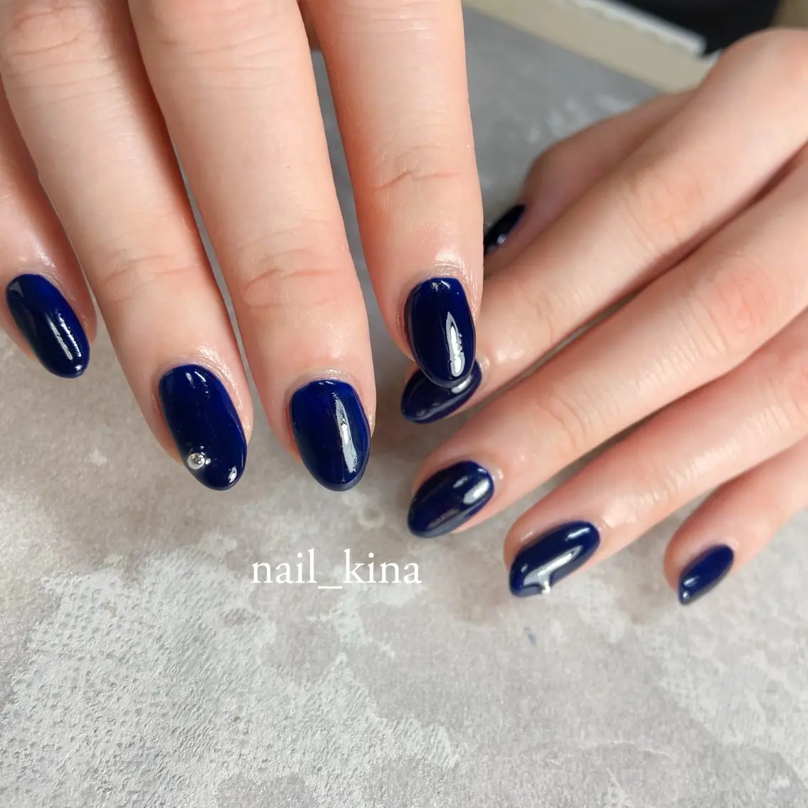 ネイル ワンカラーネイル シンプルネイル ストーンネイル nail_ kinaのネイルデザイン