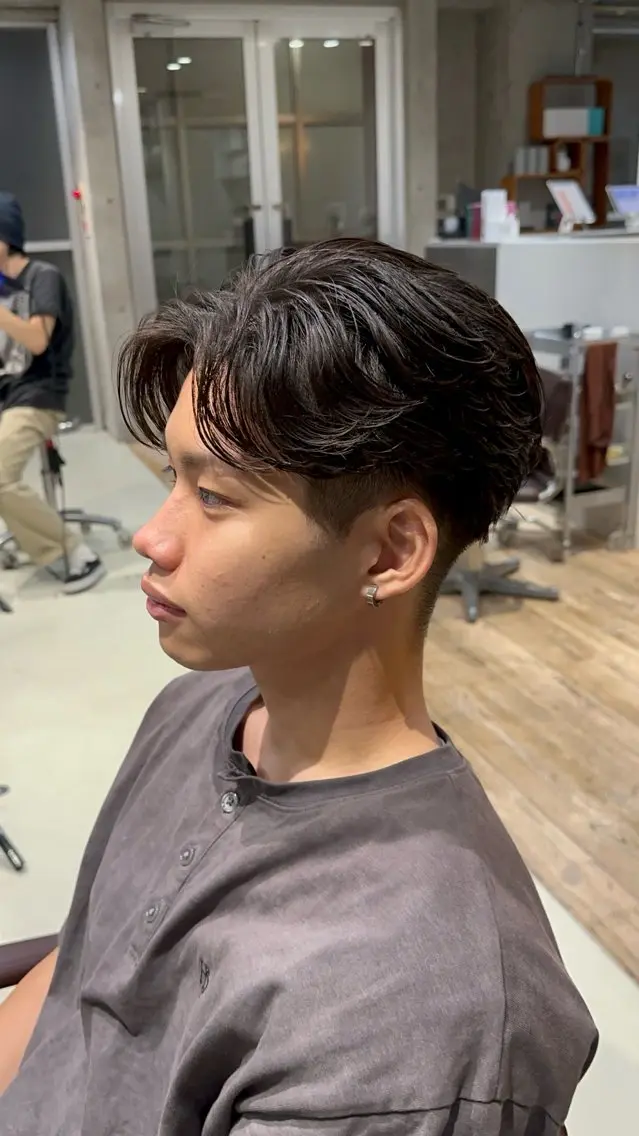 パーマ メンズ フェザーパーマ メンズパーマ 刈り上げ カット パーマ fifth原宿 宮部蓮のヘアスタイル