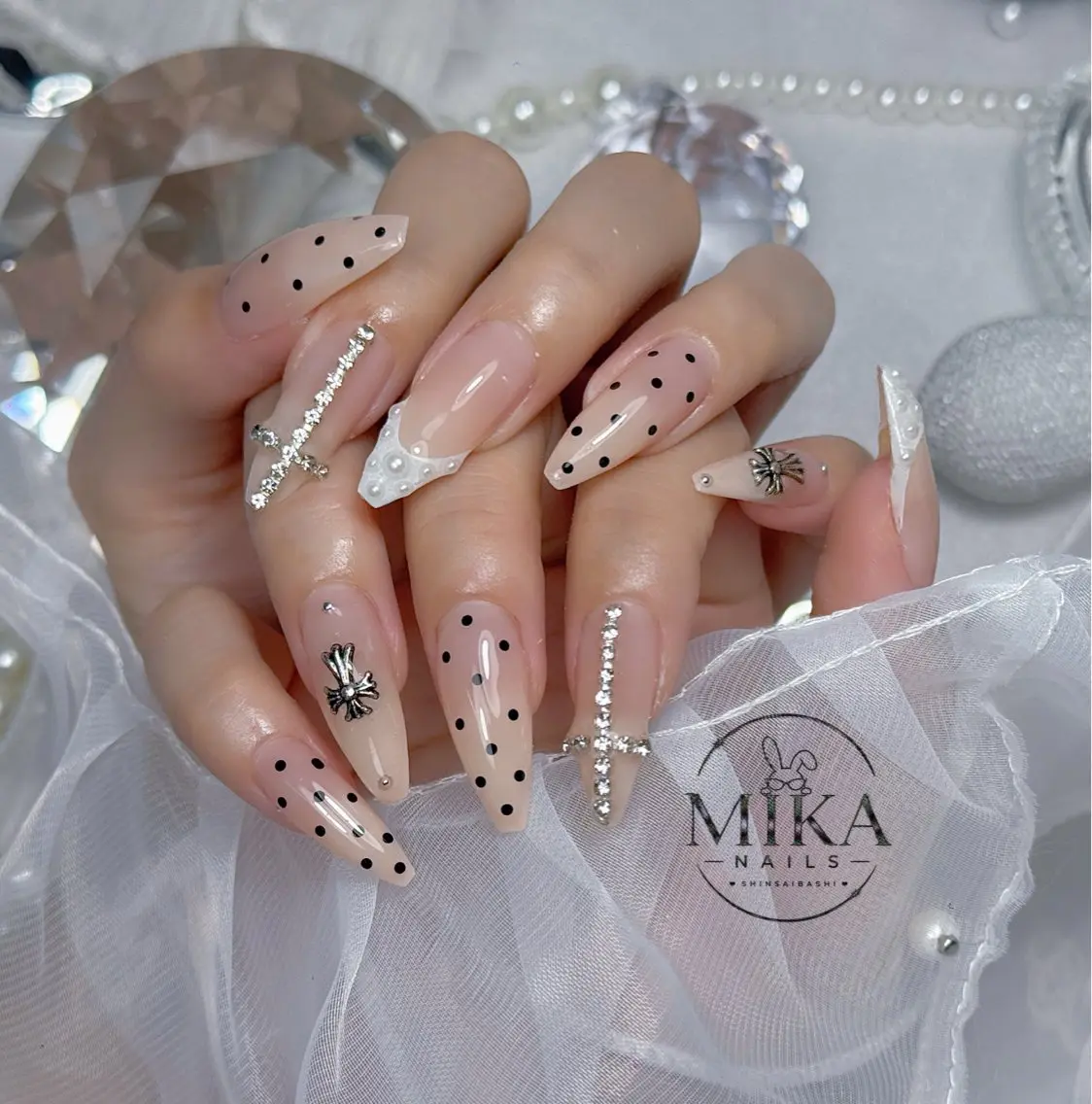 ネイル ガーリー キラキラネイル 韓国ネイル ロングネイル シンプルネイル ハンドネイル Genie Mika Nailsのネイルデザイン