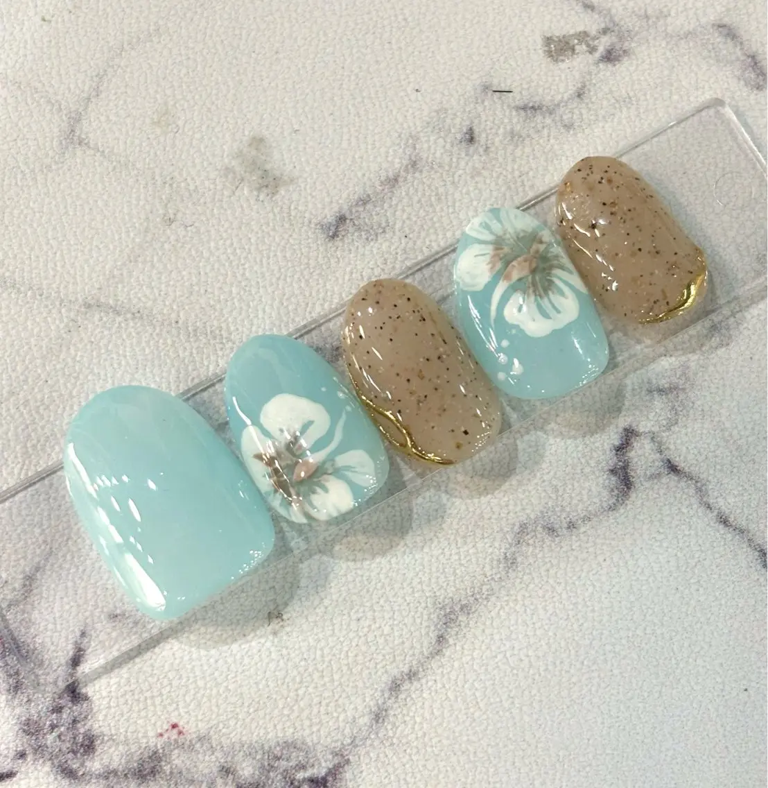 ジェルオフ無料🌺ハイビスカスネイル　ミラー付きの写真