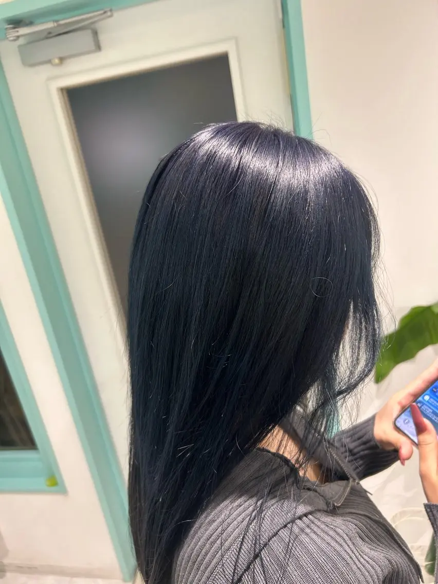 カラー ブルーカラー 透明感カラー カット ヘアカラー 若尾 陽菜のヘアスタイル