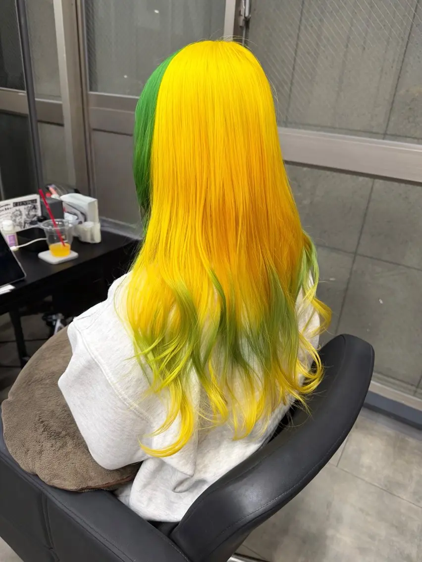 全頭ケアブリーチ+イエロー系カラー💛🐝+トリートメント🧴の写真