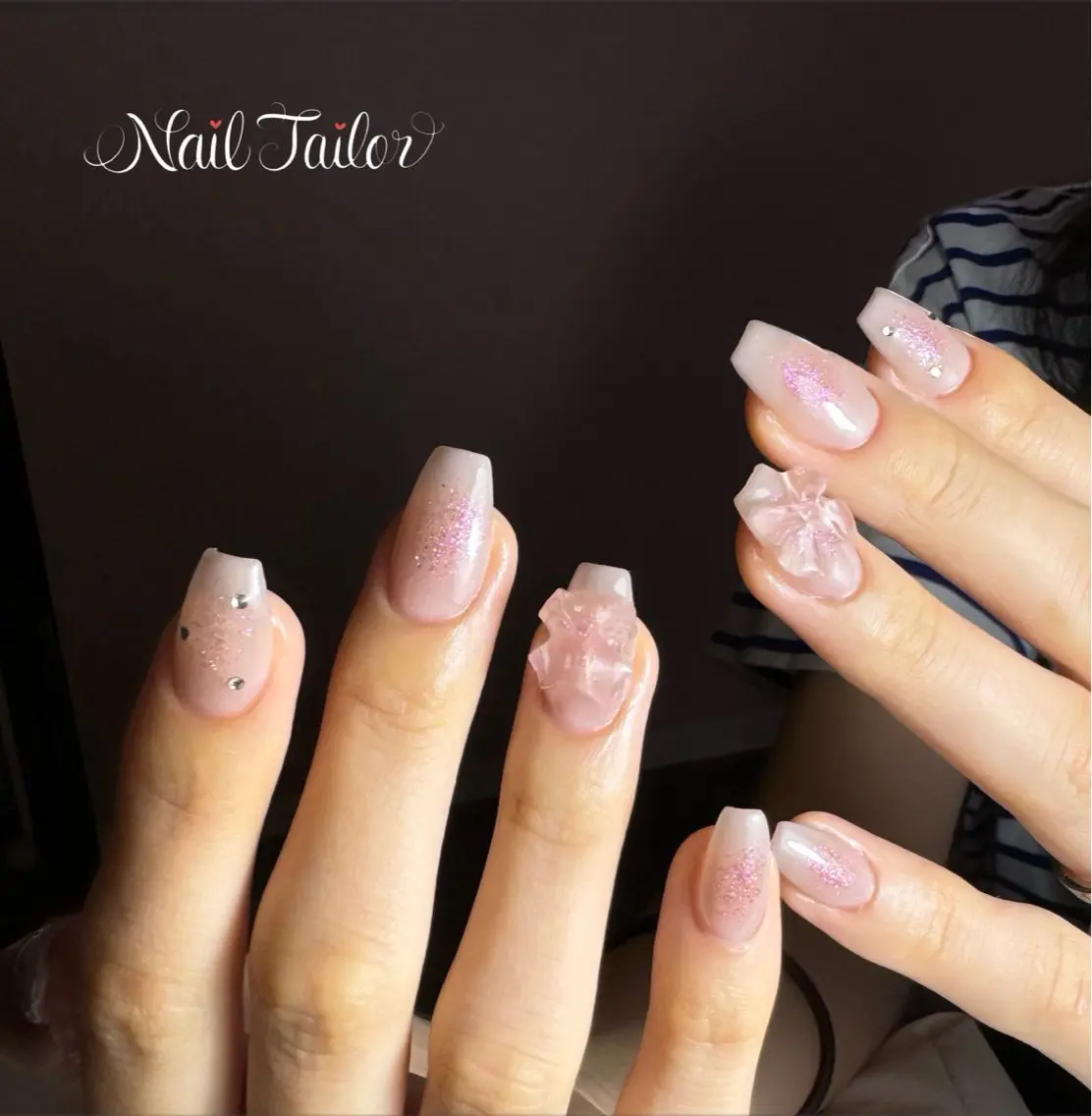 ネイル チークネイル 長さ出し キラキラネイル ロングネイル ワンカラーネイル NailTailor ネイルテイラーのネイルデザイン