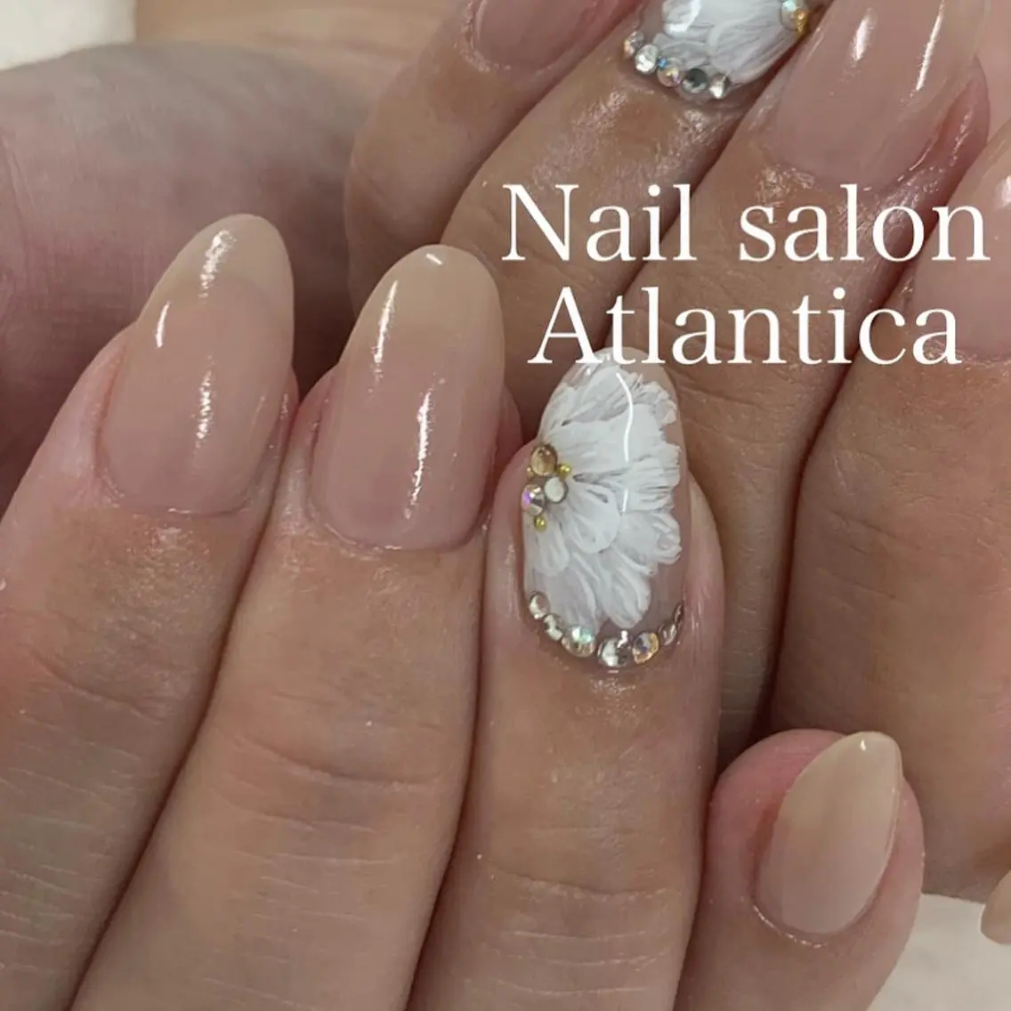 ネイル ゴージャス シンプルネイル ハンドネイル Nail salon ✩ アトランティカのネイルデザイン