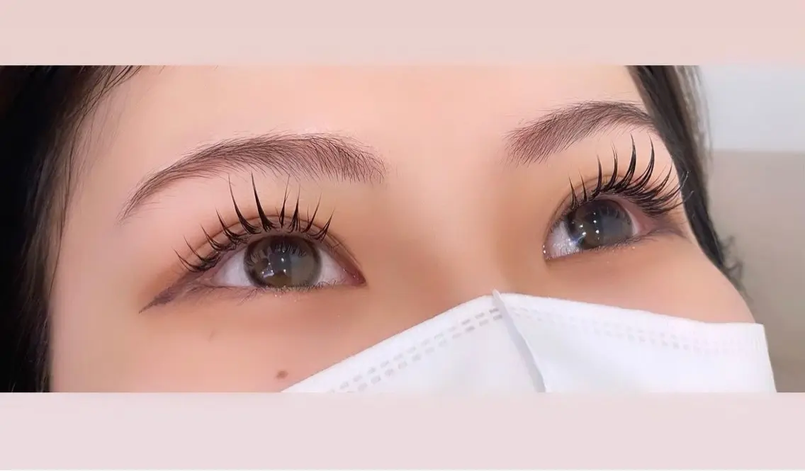 💜セットメニュー💜高品質マツエク上100本までつけ放題＋アイブロウ美眉デザインの写真
