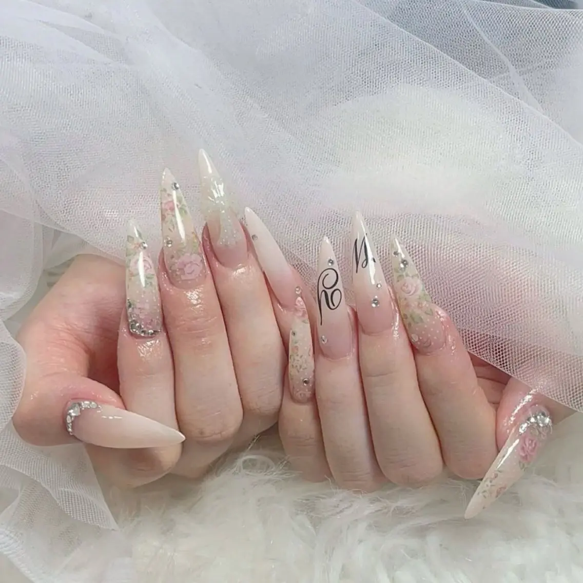 ネイル オーロラネイル クリアネイル 成人式 フラッシュネイル ジェルネイル ハンドネイル Amee Nail Salonのネイルデザイン