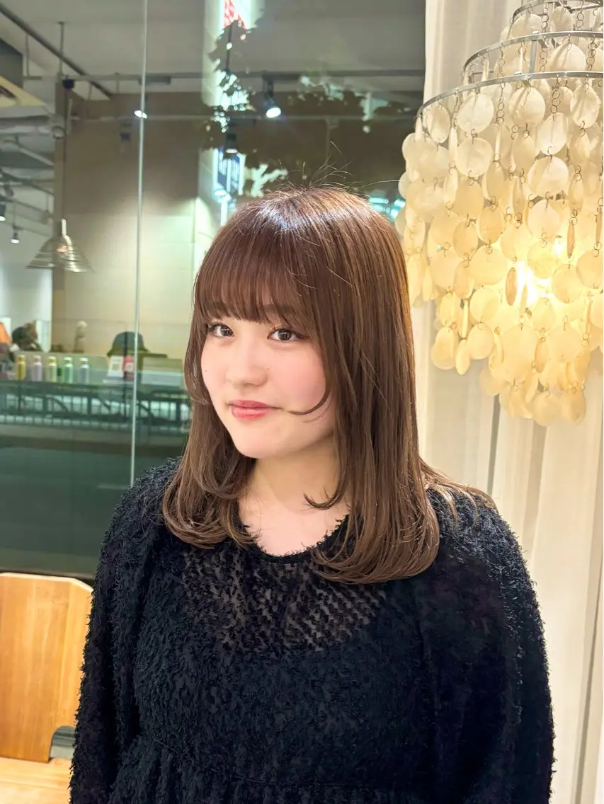 ミディアム カラー レイヤーカット 寺尾 遥のヘアスタイル