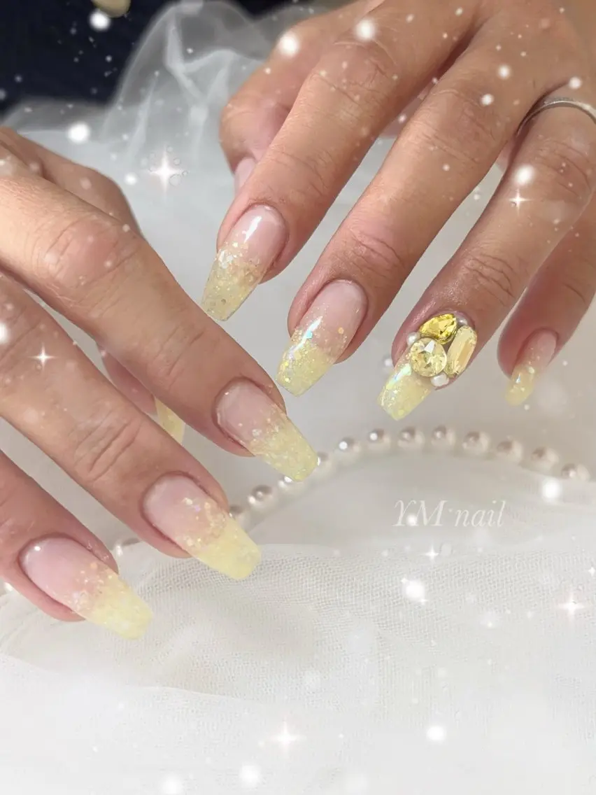 ネイル キラキラネイル ラメ(グリッター) ラメグラデーション 黄色 ハンドネイル YM nailのネイルデザイン