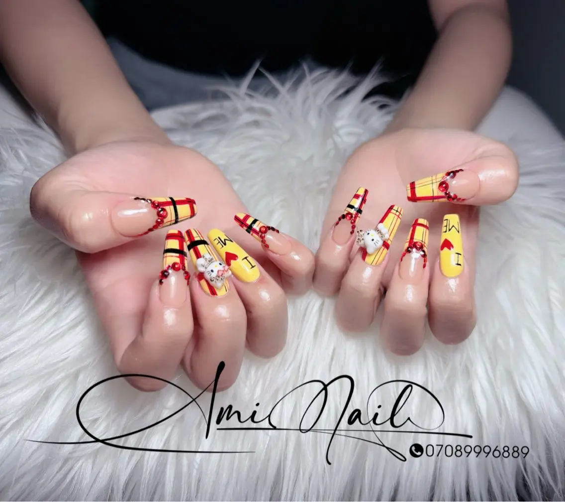 セミロング Ami Nails 1のネイルデザイン