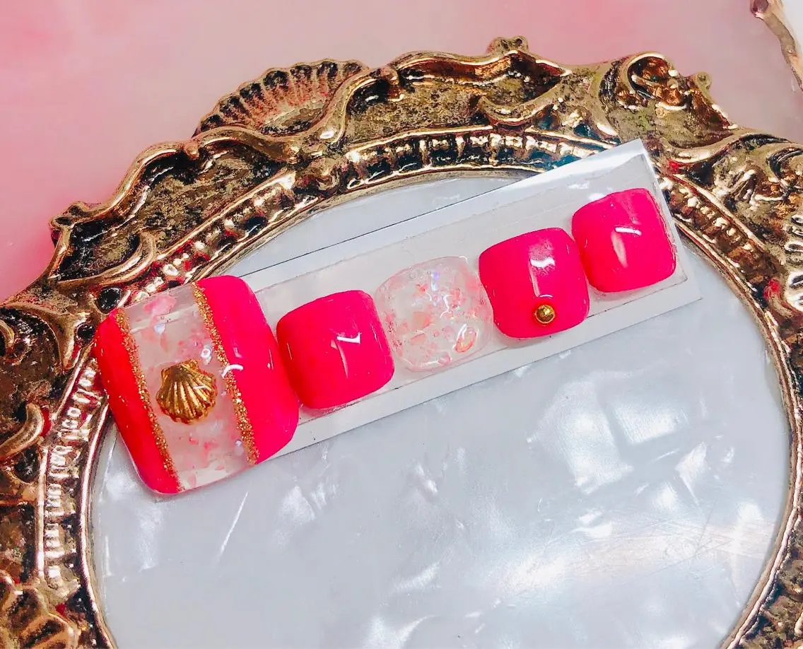 ネイル フットネイル フットネイル CROWN プライベートサロンのネイルデザイン