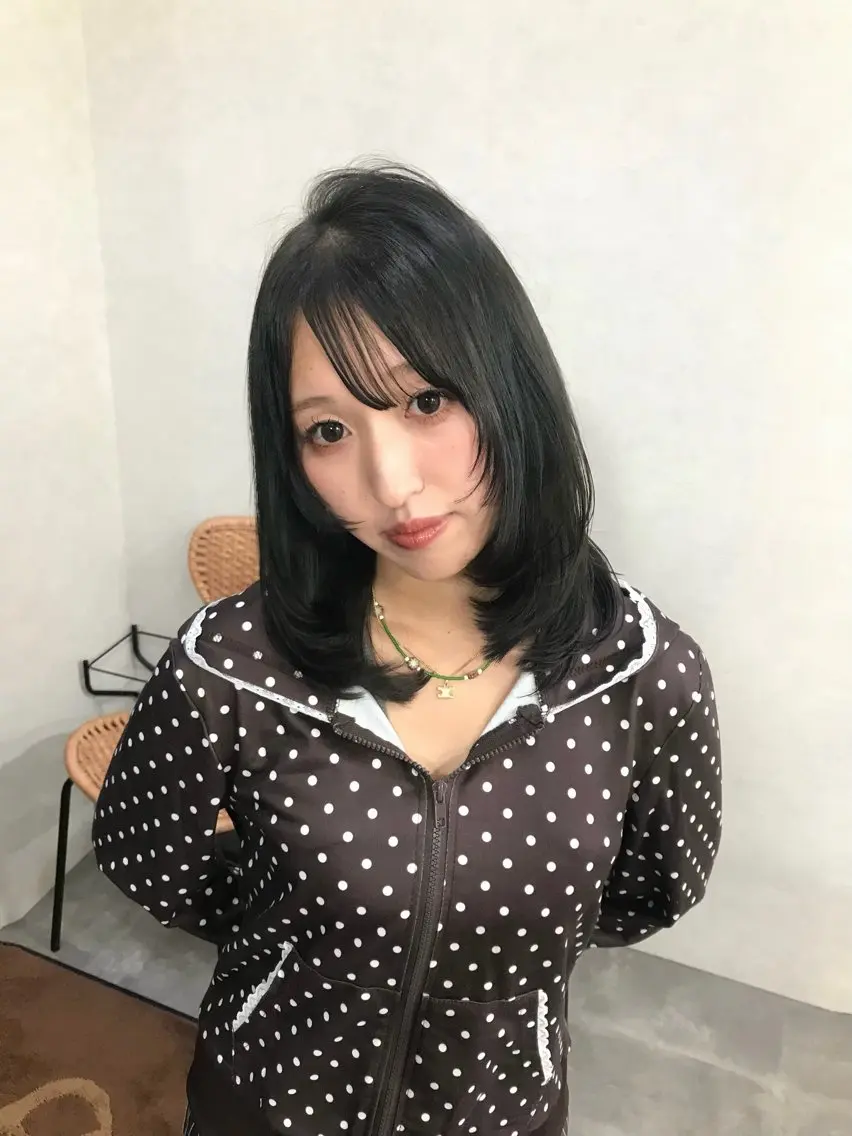 ミディアム ミディアムレイヤー レイヤーカット ヘアカラー manaka 🪽のヘアスタイル