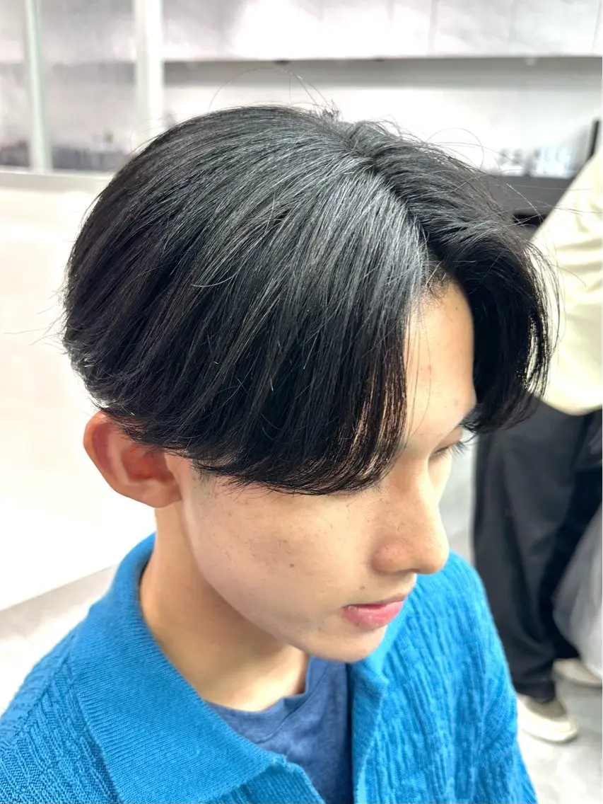 メンズ メンズブリーチ センターパート メンズパーマ 岐津公太 メンズ縮毛矯正のプロのヘアスタイル