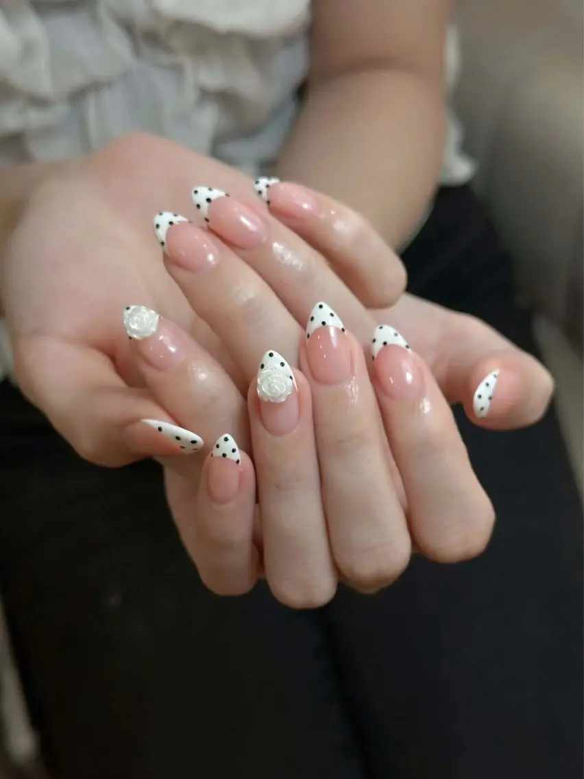 ネイル 長さ出し ガーリー キラキラネイル 韓国ネイル 水色 ハンドネイル ICE Nailsのネイルデザイン