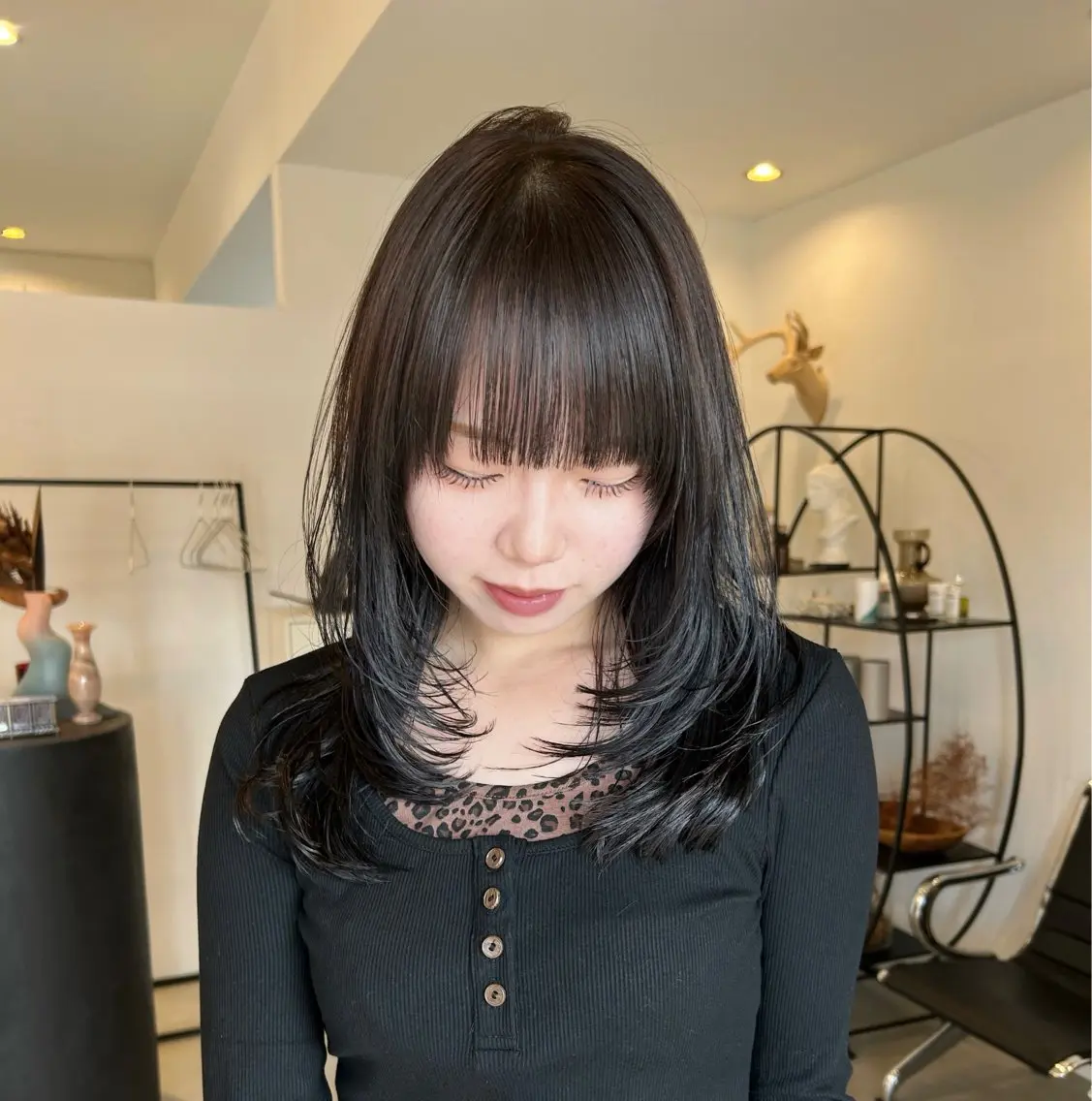 ミディアム 顔まわりレイヤー 顔周りカット レイヤーカット 鳥居 愛子のヘアスタイル