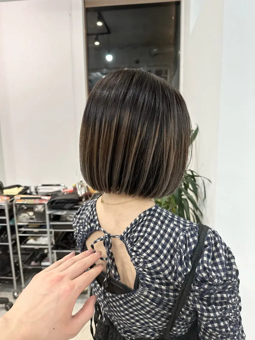 ミディアム カラー ブリーチ カット ヘアカラー トリートメント カイリ /レイヤーカットのヘアスタイル