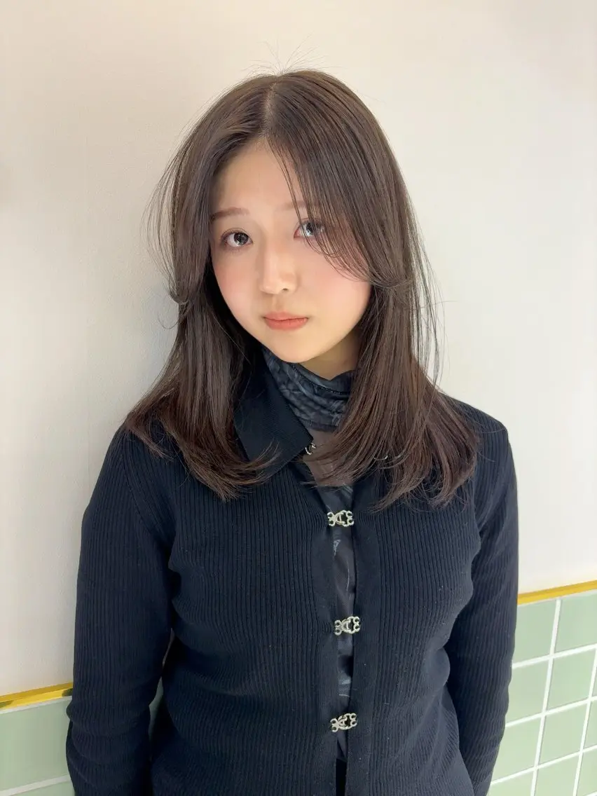 ミディアム カラー ヘアアレンジ 透明感カラー くびれヘア 顔まわりレイヤー 顔周りカット 韓国風ヘア 二ヶ月綺麗なデザイン カット/星野六三四のヘアスタイル