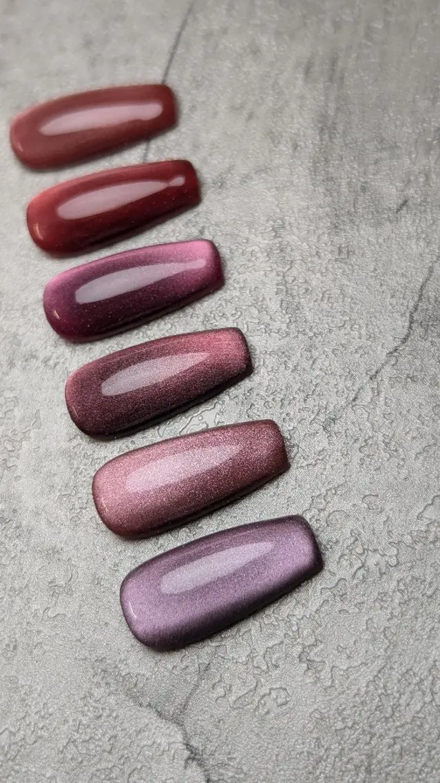 マグネットネイル💅 品がある粒子の細かいマグネット、30色以上マグネットご用意しております。の写真