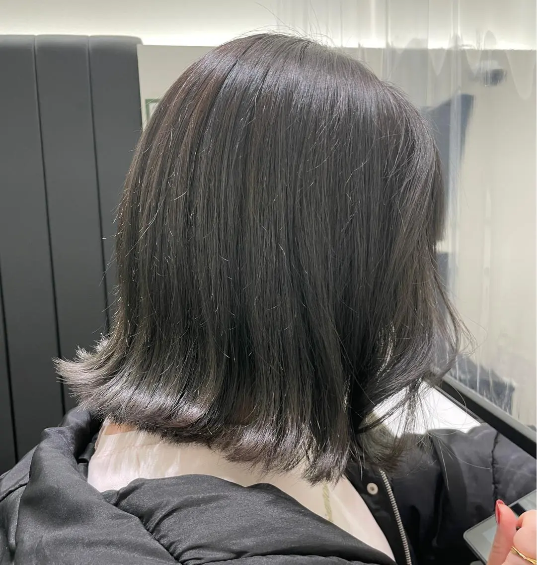 ミディアム カラー ダークグレー 海外レイヤー/赤み 消しカラー/上原聖奈のヘアスタイル