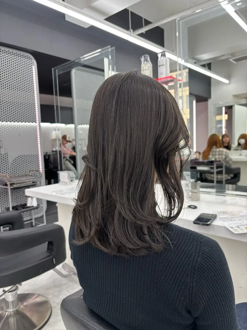 ミディアム カラー 抜け感レイヤー︴ ニュアンスカラーのヘアスタイル