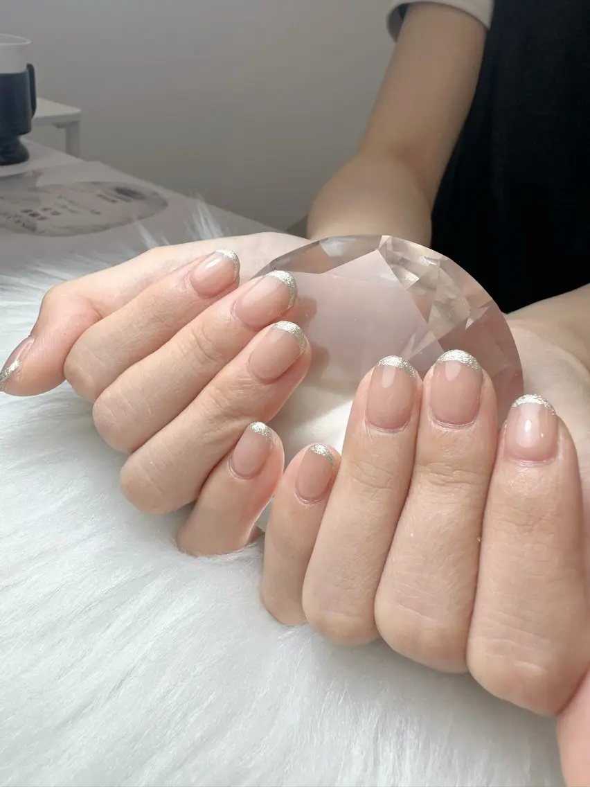 ネイル フレンチネイル ラメ(グリッター) ハンドネイル 小澤 瑠菜のネイルデザイン