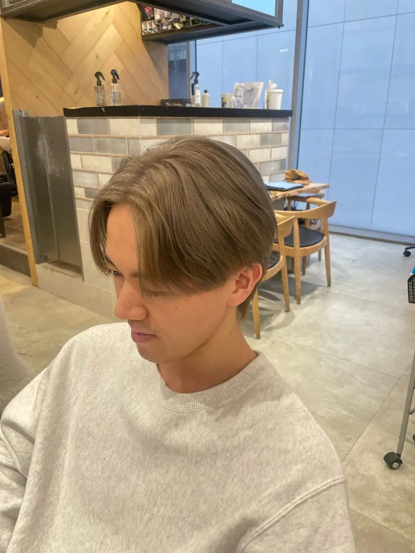 ショート カラー メンズ メンズブリーチ ブリーチ グレージュ カット ヘアカラー メンズ特化🔥 金子直斗のヘアスタイル