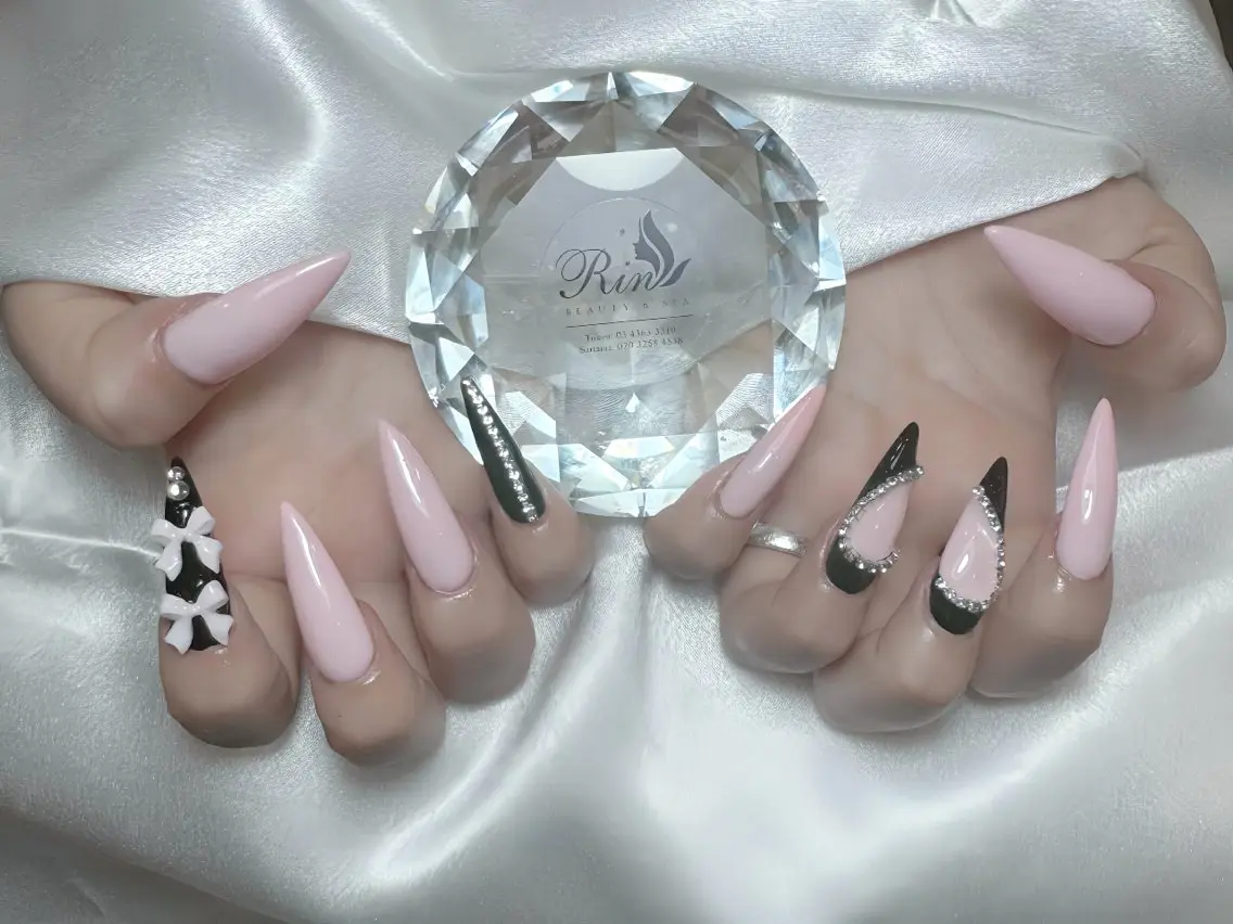 ネイル アートネイル チークネイル ジェルネイル ロングネイル マグネットネイル ハンドネイル Rin Nail 新大久保店のネイルデザイン