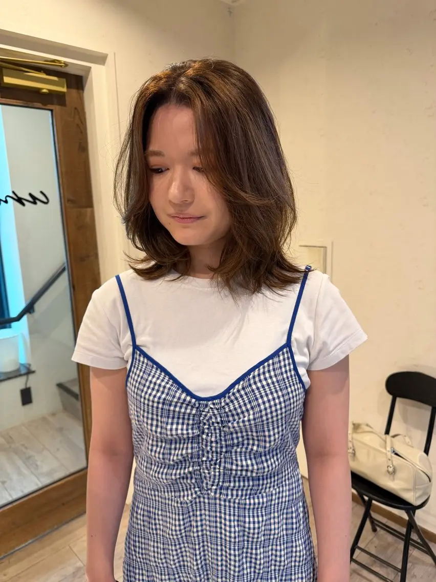 ミディアム カラー ミディアムレイヤー レイヤーカット カット ヘアカラー トリートメント 渋谷 留菜のヘアスタイル