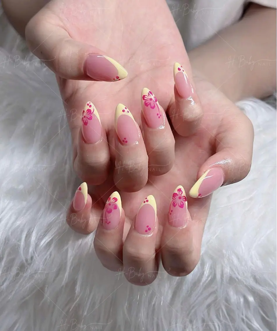 ネイル フレンチネイル ジェルネイル ガラスフレンチ ハロウィン ハート H.baby Nail Salonのネイルデザイン
