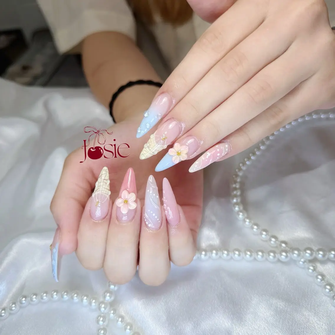 ネイル 長さ出し キラキラネイル 韓国ネイル ロングネイル ワンホンネイル ハンドネイル Josie nail salonのネイルデザイン