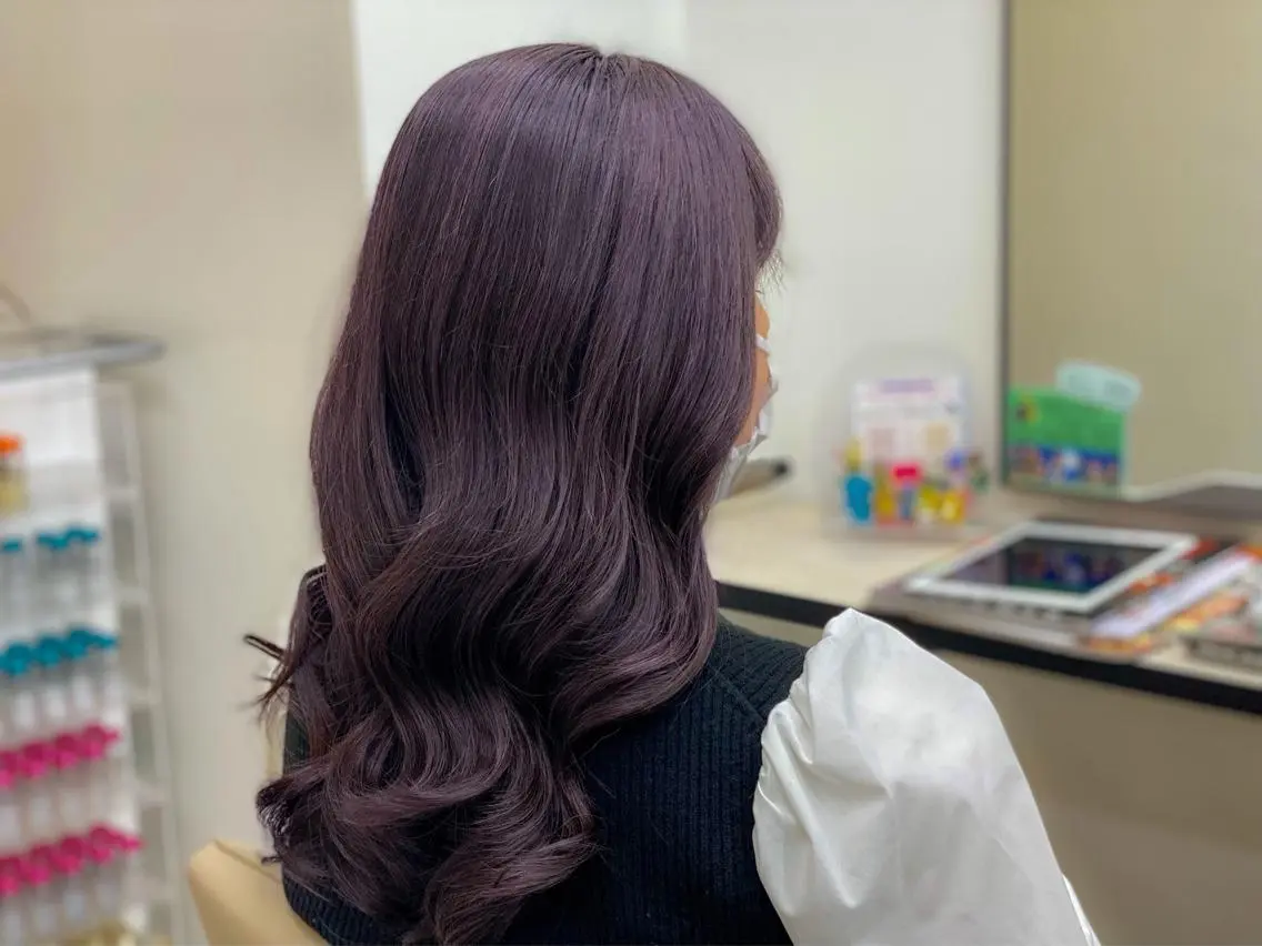 セミロング カラー バイオレットカラー louwe 武藤幸世のヘアスタイル