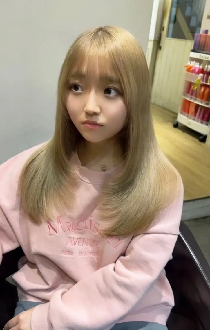 セミロング カラー レイヤー×艶髪特化 マネージャー安藤光司のヘアスタイル