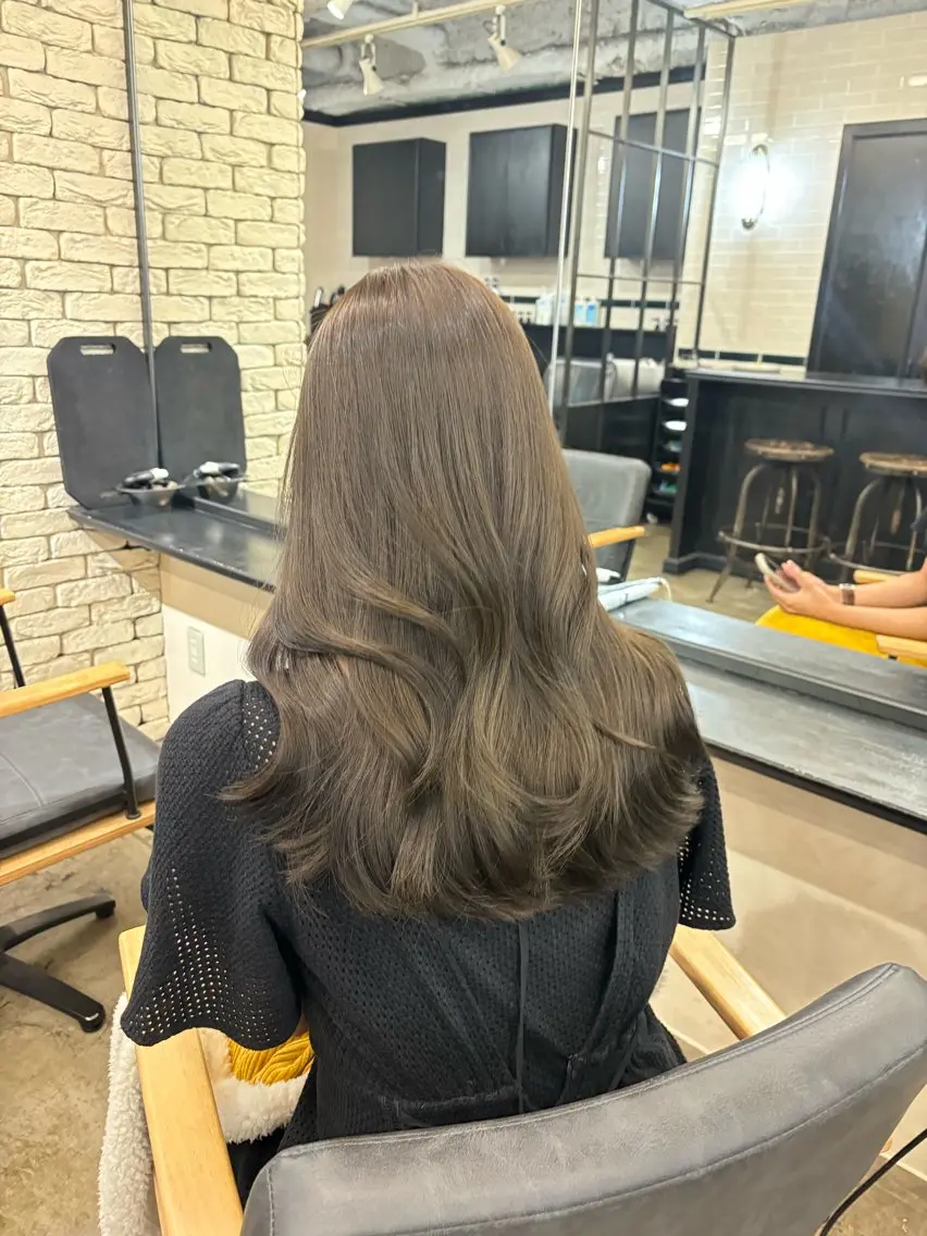 ロング カラー ブリーチ ダブルカラー ブリーチなしカラー ヘアカラー トリートメント オリーブベージュ 🫒🩶Rianaのヘアスタイル