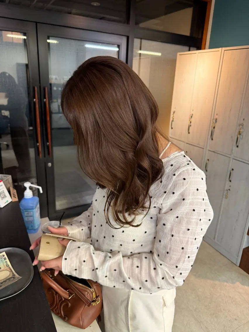 セミロング ヘアカラー 奴賀 詩のヘアスタイル