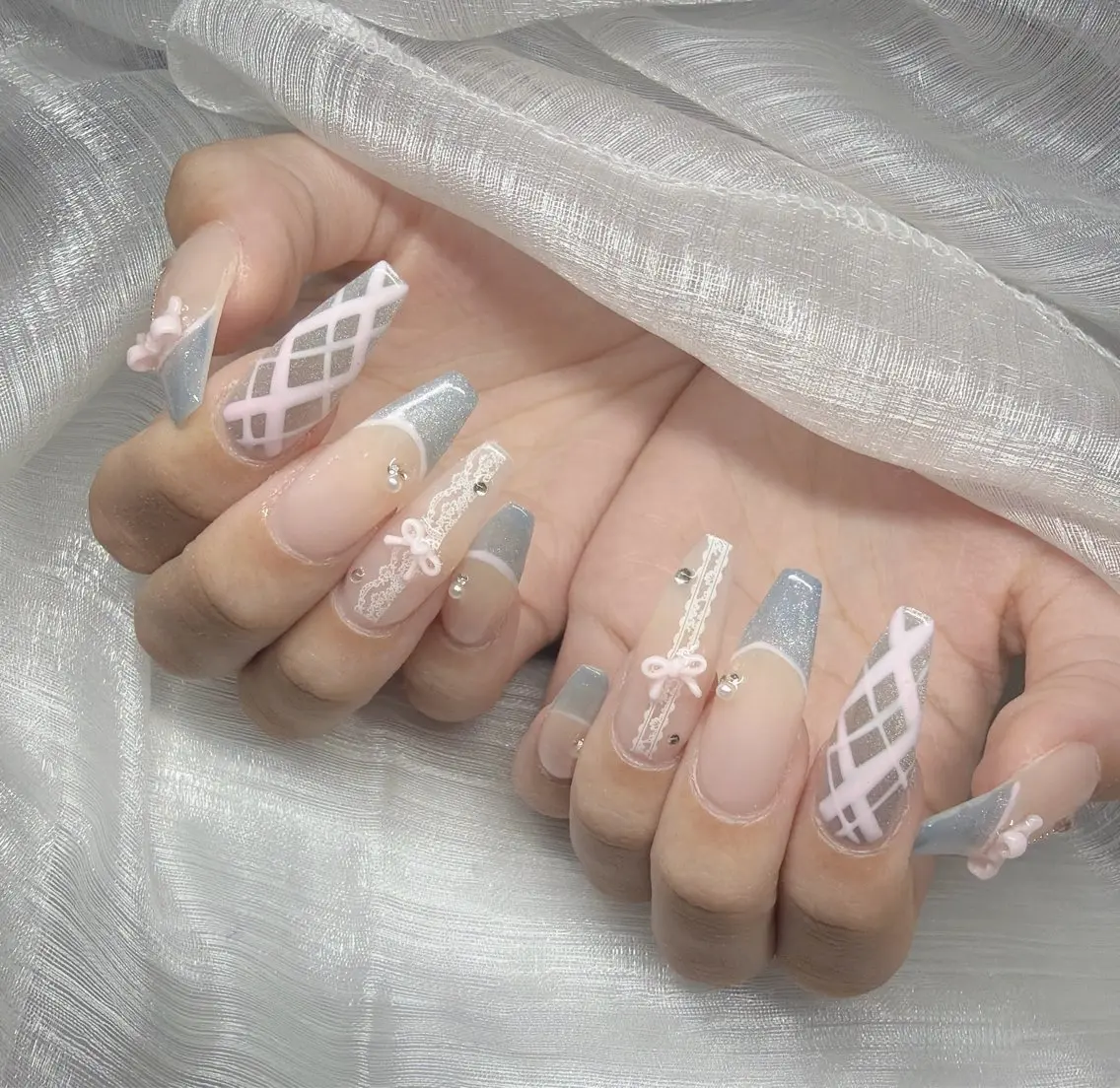 ネイル 長さ出し グラデーション 卒業式 キラキラネイル マグネットネイル ハンドネイル Lee Nailsのネイルデザイン