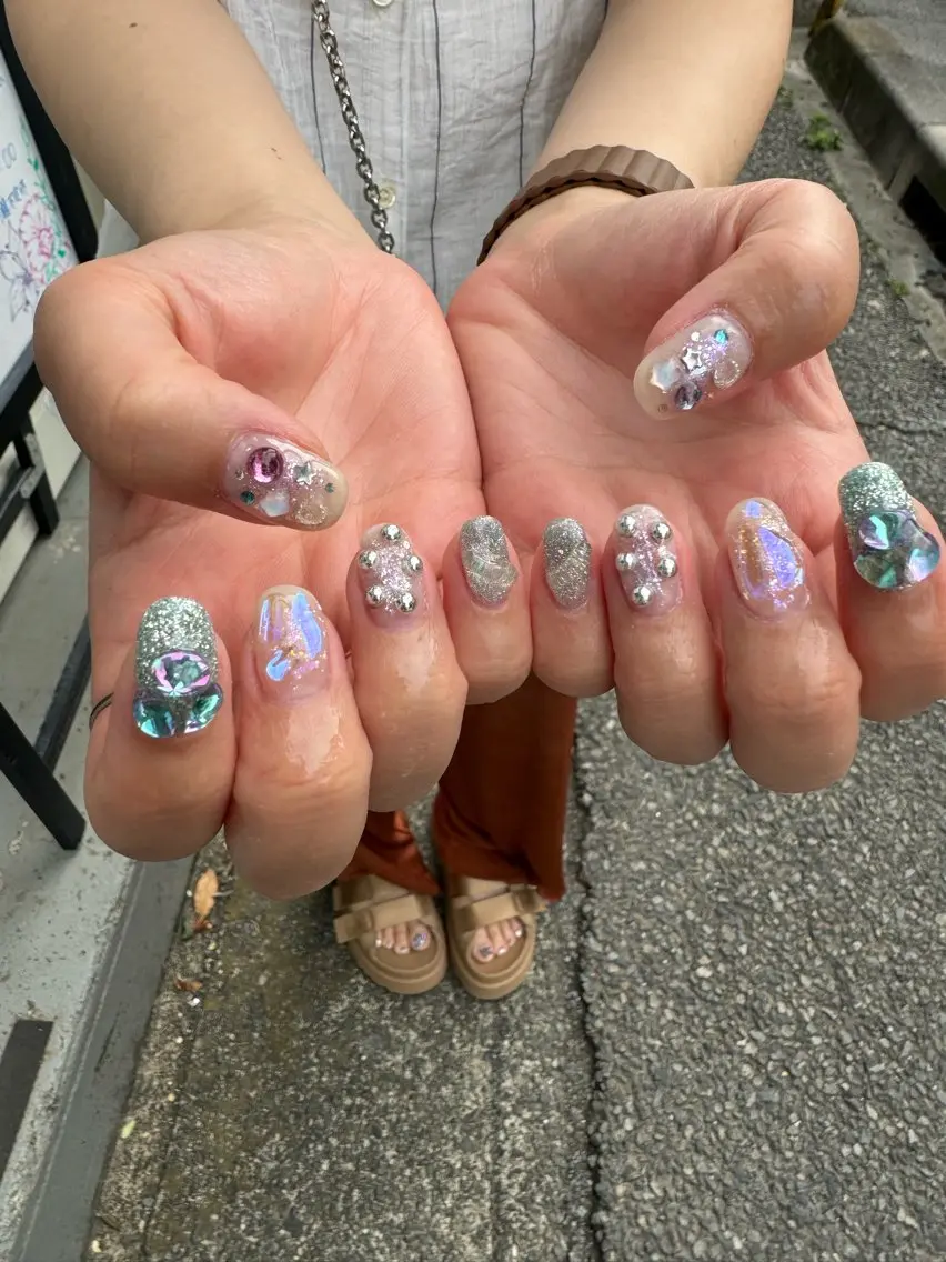 ネイル LAVISH 大和店 emi・:*+のネイルデザイン