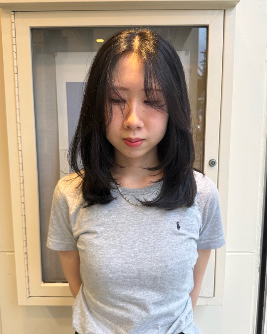 ミディアム カット 藤澤 聖奈のヘアスタイル