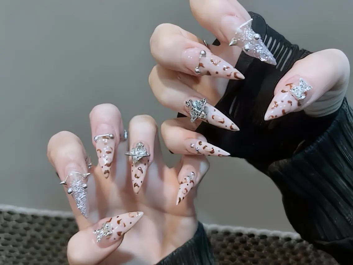 ネイル チークネイル フレンチネイル ガラスフレンチ グラデーション キラキラネイル Rin Nail 新大久保店のネイルデザイン