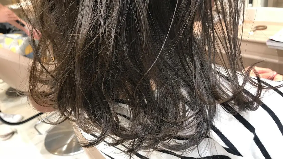 ミディアム カラー パーマ グレージュ 当日予約🆗✂︎ ウエモト　タクのヘアスタイル