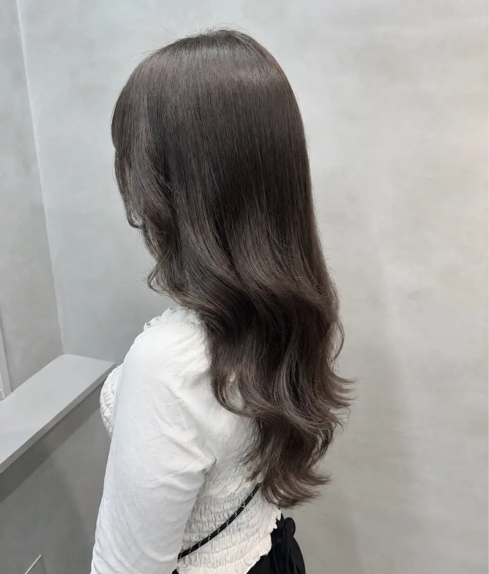 ロング カラー ベージュカラー オリーブベージュ ヘアカラー トリートメント girly上品ヘア 🎀/ベージュikuのヘアスタイル