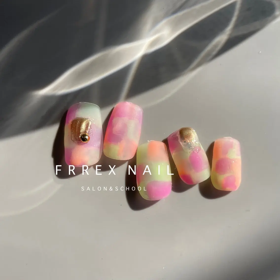 ネイル ハンドネイル ハンドケア freex nail /ニュアンス/個性派のネイルデザイン
