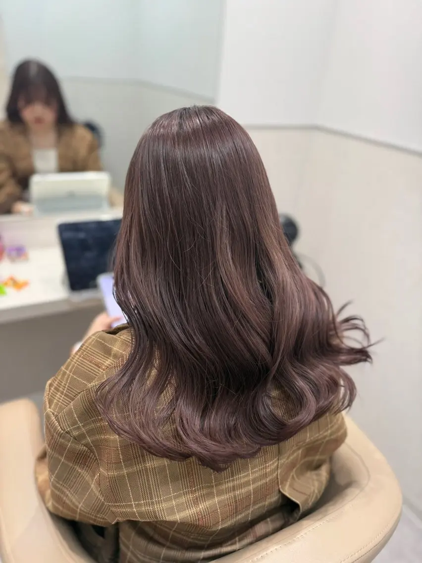 ロング カラー ラベンダーカラー ヘアカラー トリートメント ラベンダー💜 グレージュ🩶のヘアスタイル