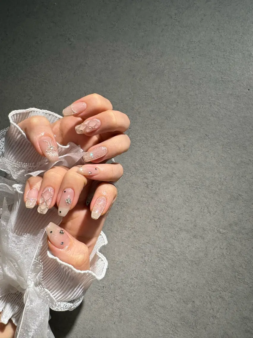 ネイル ハンドネイル I-nailロング /ワンホン/キラキラのネイルデザイン