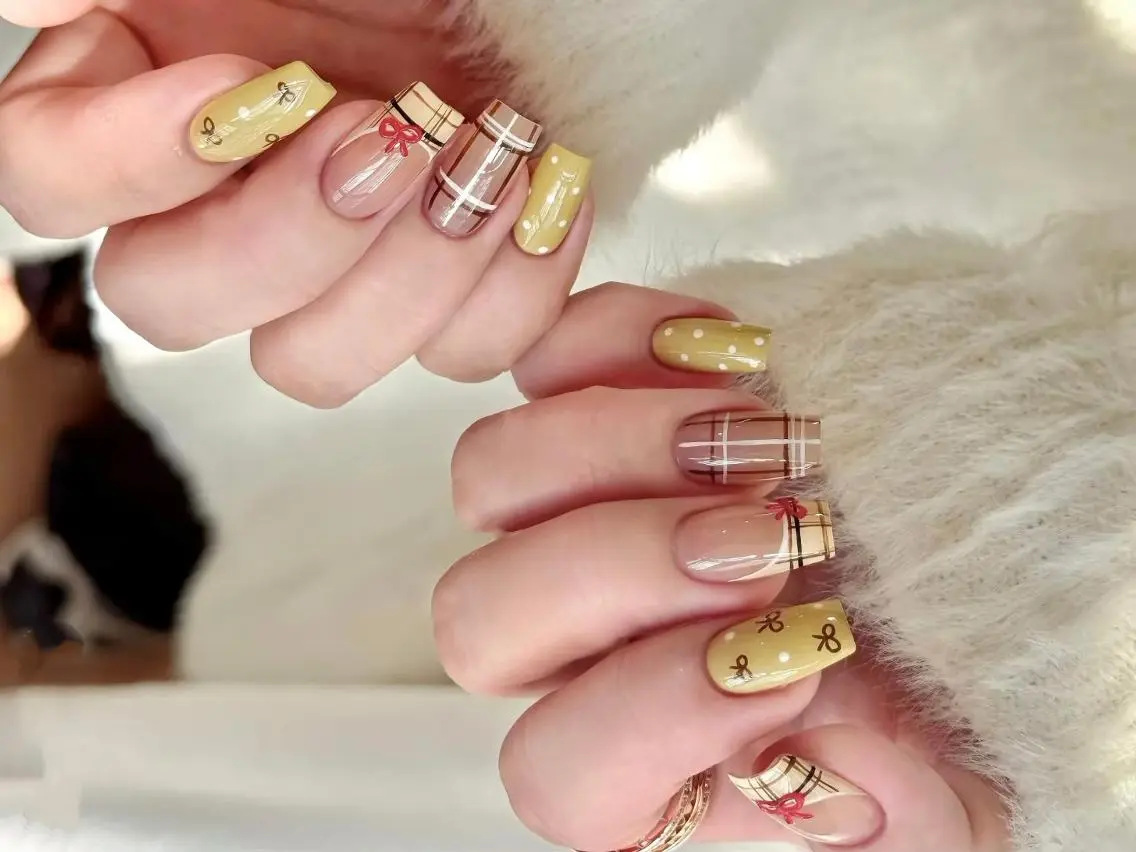 ネイル オーロラネイル チークネイル 長さ出し フットネイル フレンチネイル ハンドネイル ハンドケア Pretty nailのネイルデザイン