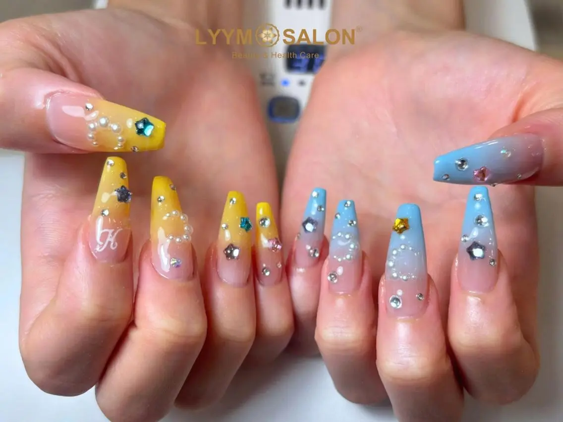 ネイル フラワーネイル ガーリー 韓国ネイル パステルネイル ぷっくりネイル ハンドネイル LYYM Salonのネイルデザイン