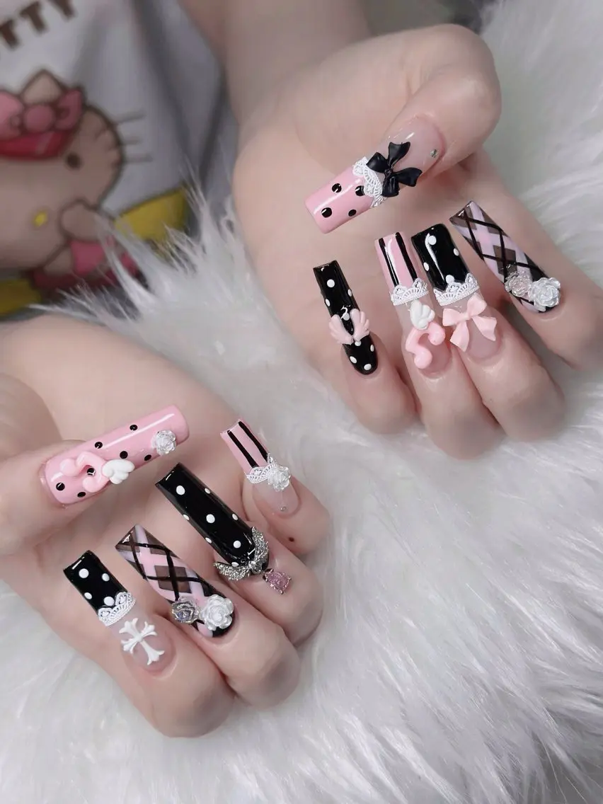 ネイル オーロラネイル フレンチネイル ジェルネイル ハロウィン キラキラネイル ハンドネイル H.baby Nail Salonのネイルデザイン